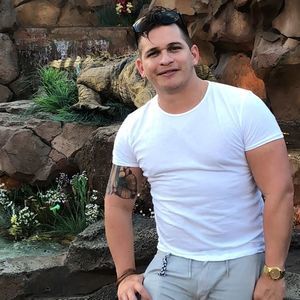 Meet your Posher, Carlos